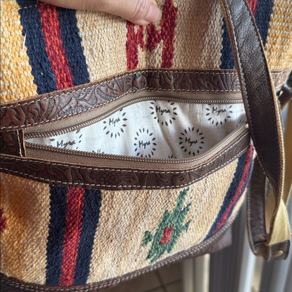 SPRING BLOOMS SHOULDER BAG - Picture 17 of 17